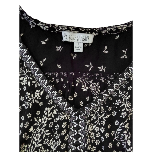 Patrons of Peace Black and White Floral Blouse - Picture 7 of 7